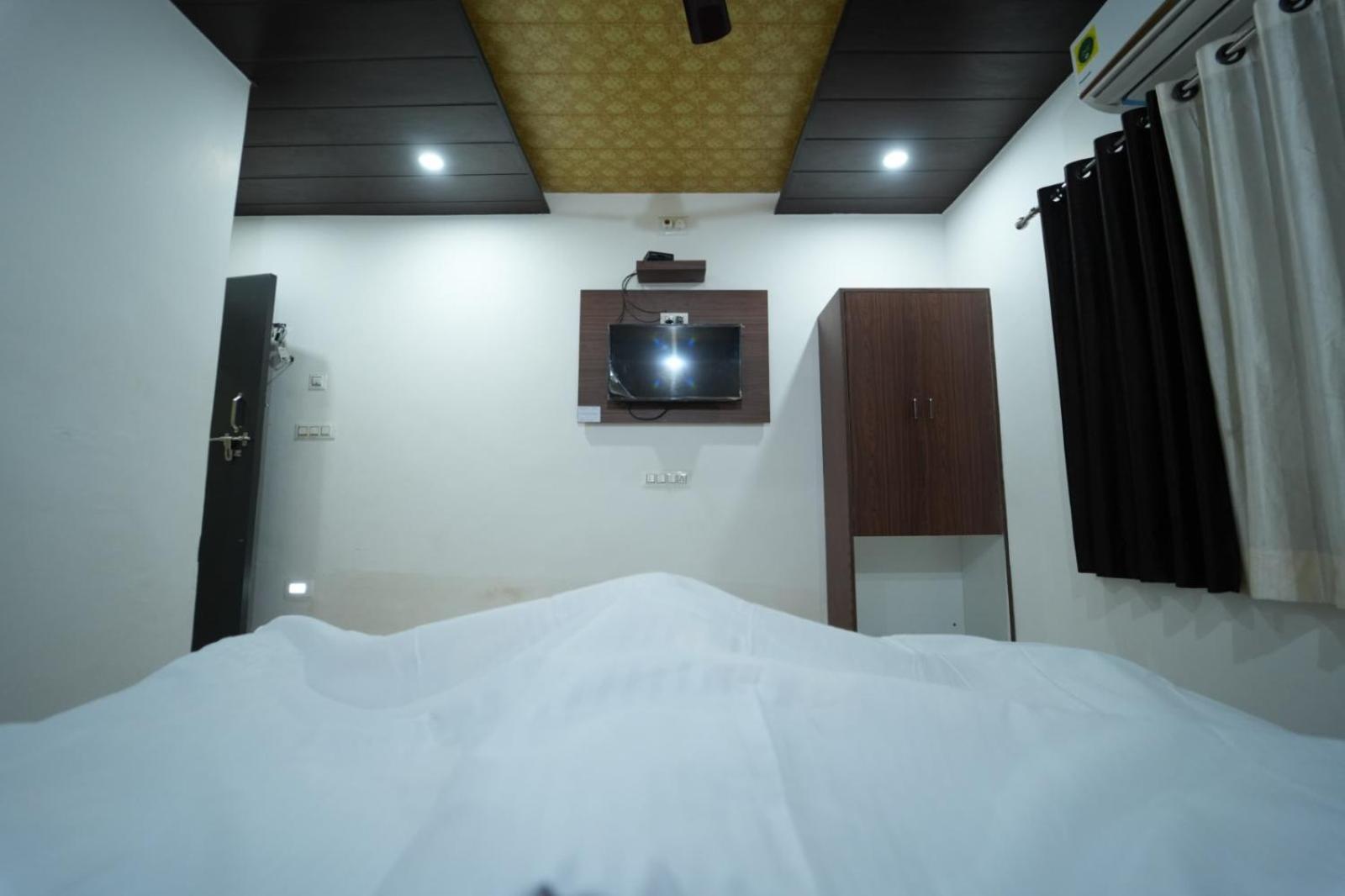 Hotel Pawar Palace And Restaurant Kelwa  Экстерьер фото