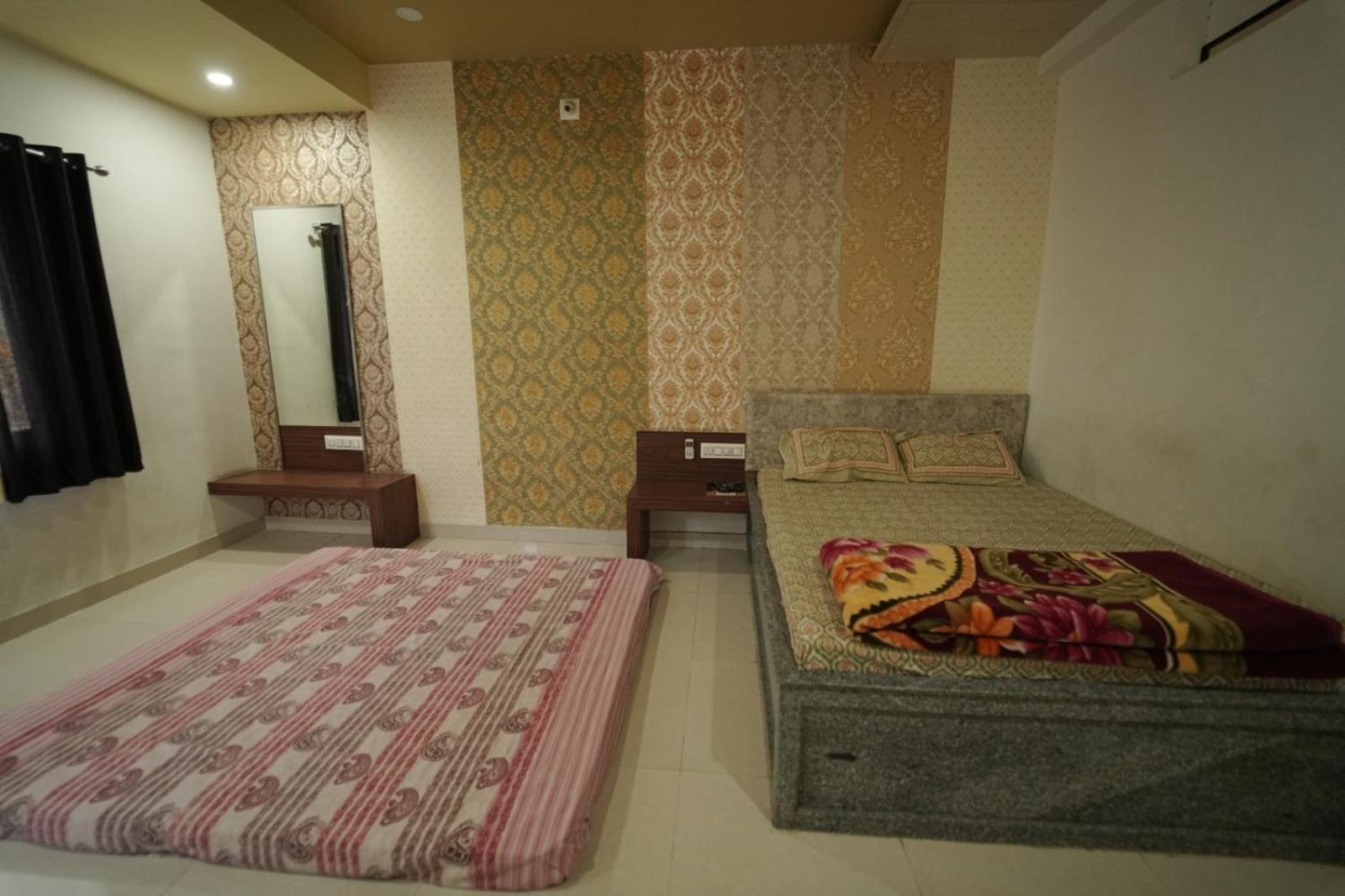 Hotel Pawar Palace And Restaurant Kelwa  Экстерьер фото
