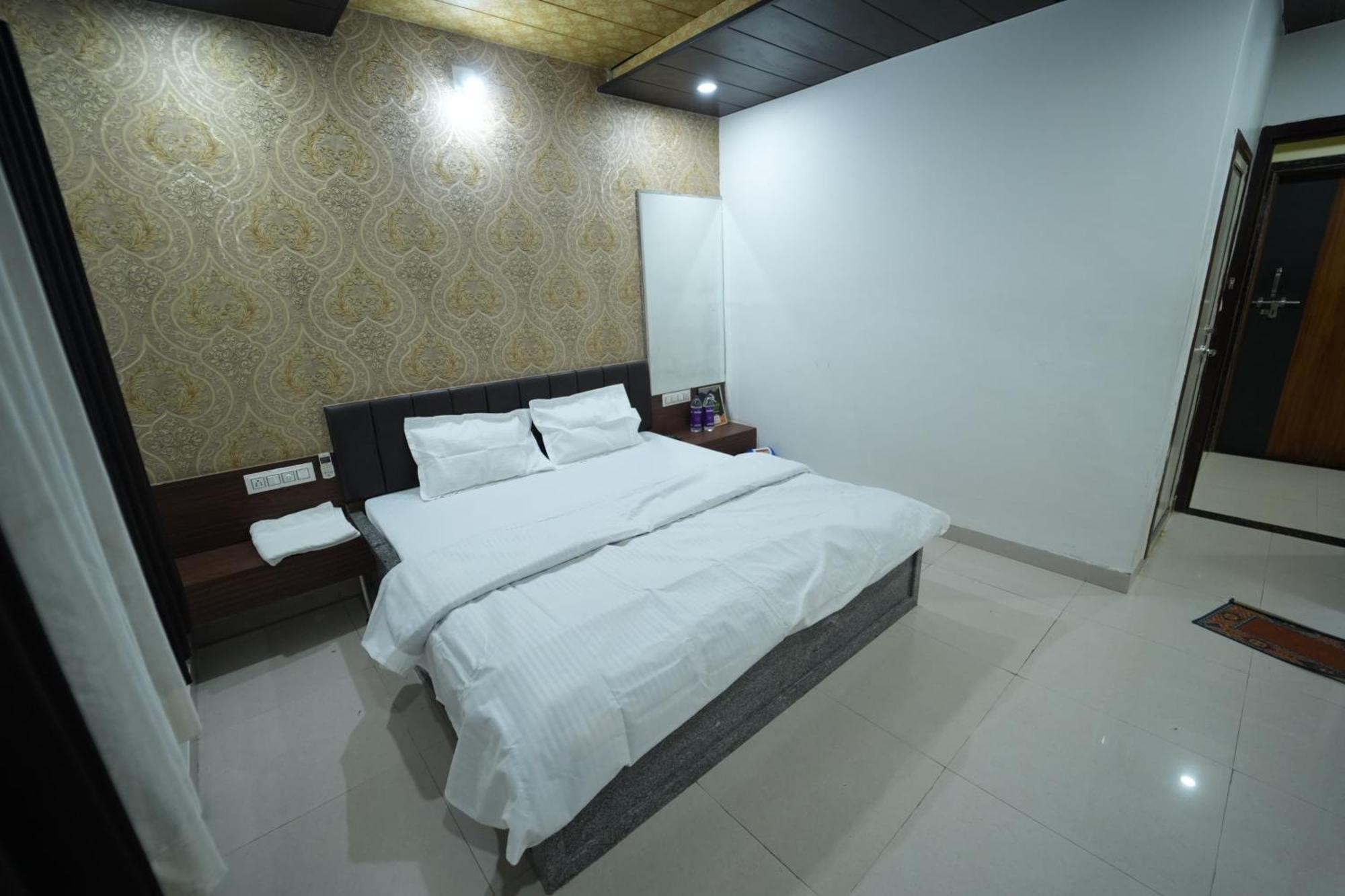 Hotel Pawar Palace And Restaurant Kelwa  Экстерьер фото