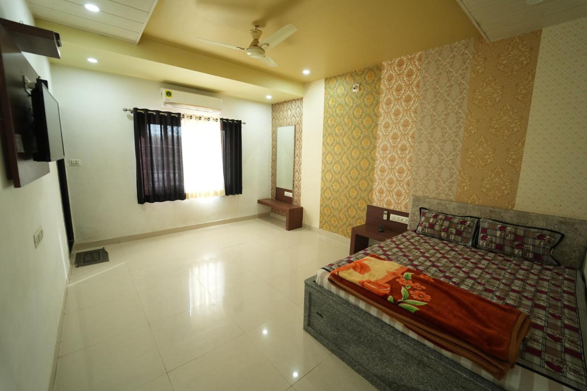 Hotel Pawar Palace And Restaurant Kelwa  Экстерьер фото
