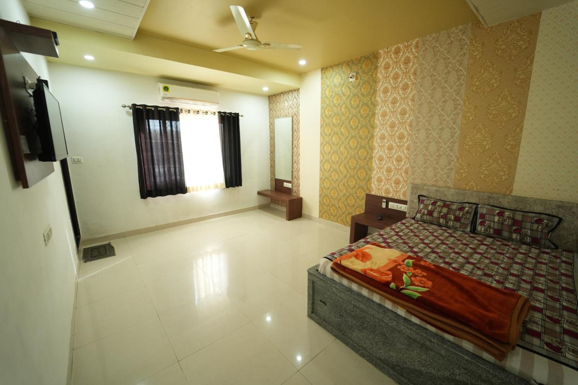 Hotel Pawar Palace And Restaurant Kelwa  Экстерьер фото